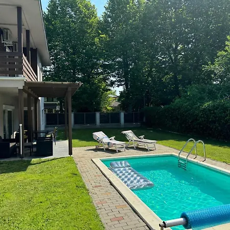 Luxury With Pool Ferienhaus